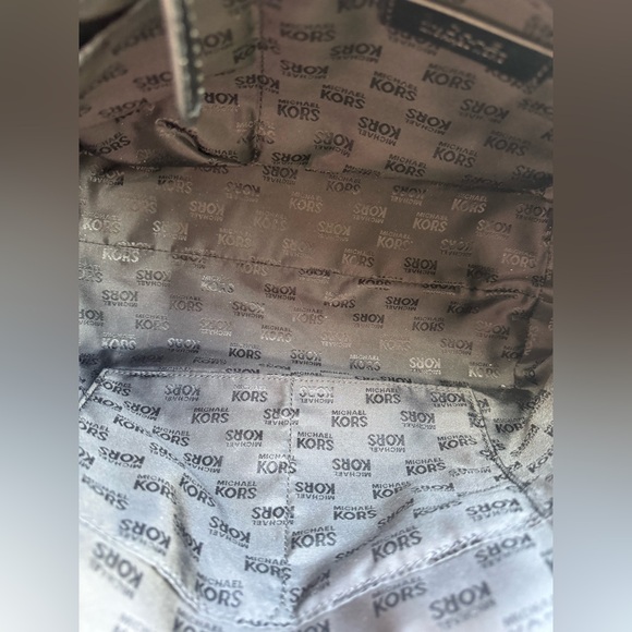 Michael Kors Signature Black and Tan Tote - Picture 5 of 16